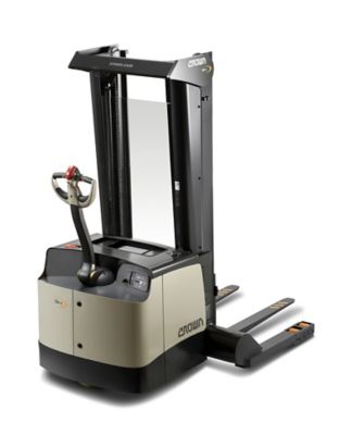 SH 5500 — Heavy-Duty Walkie Straddle Stacker