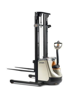 ST 3200 — Walkie Straddle Stacker